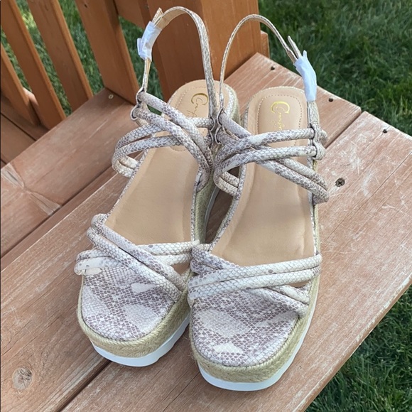 Snakeskin Strap Flatform Sandals - Picture 3 of 8